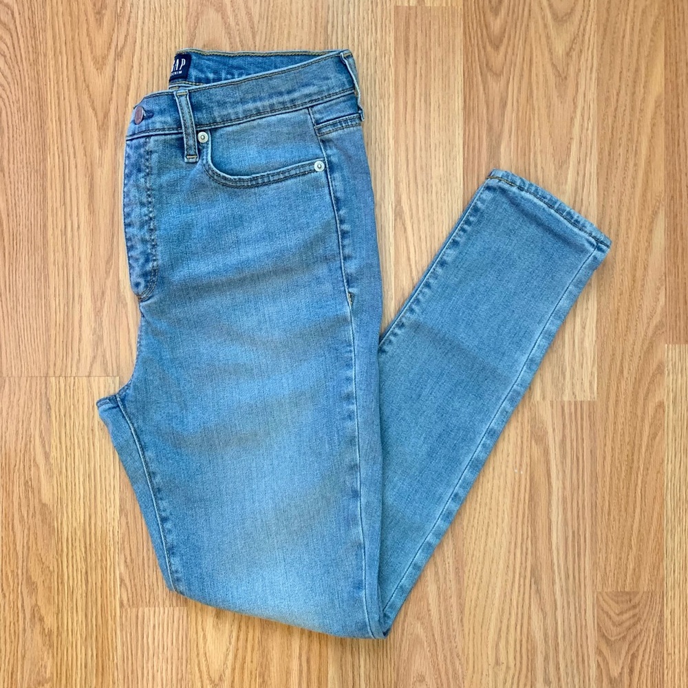 Gap True Skinny Jeans 29 Short in Light Wash